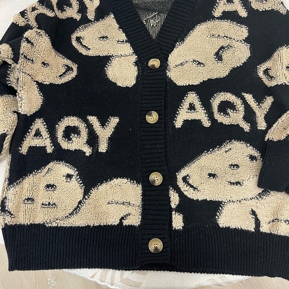 Brand new sweater. - Picture 4 of 4